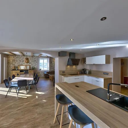 Holiday home Maison Idealement Placee Vue Magnifique, Depart Ski De Fond/randonnee Depuis Le Jardin